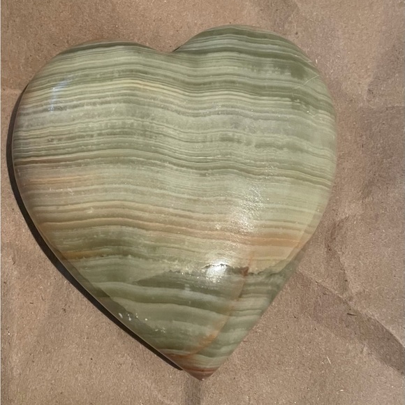 Heart Shaped Large Palm Stone - Picture 3 of 4